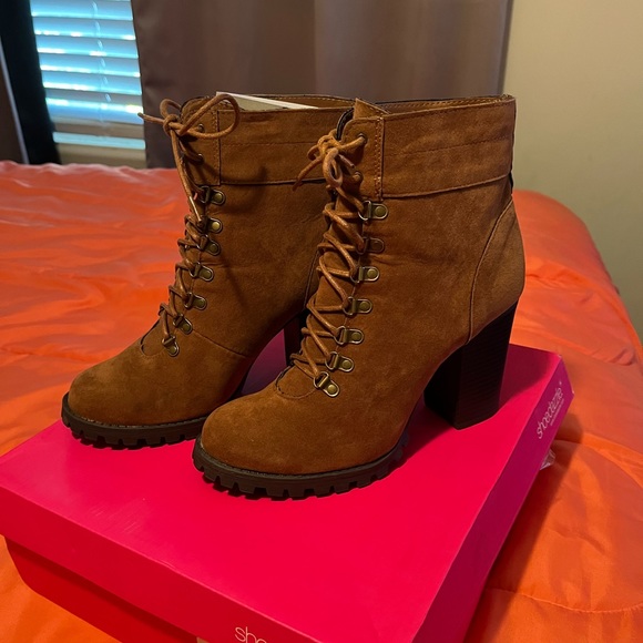 Shoe Dazzle Chunky heel booties. Brand New! - Picture 5 of 6